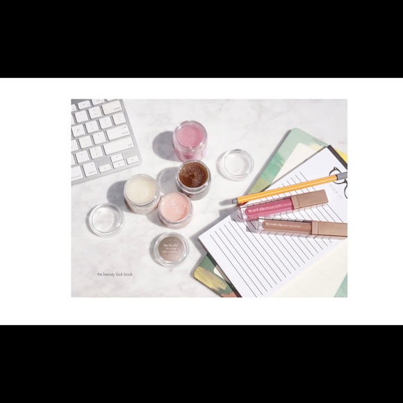 ONLY 2 LEFT!! Sara Happ The Lip Scrub 💋 - Picture 13 of 15